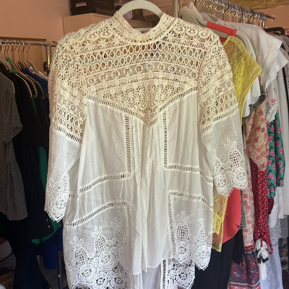 Medium Top  Off white and cream